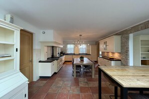 Fridge, dishwasher, coffee/tea maker