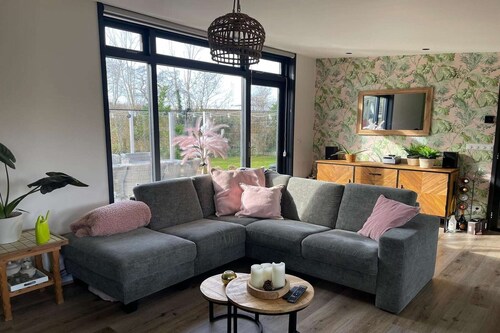 Beautiful bungalow with spacious garden