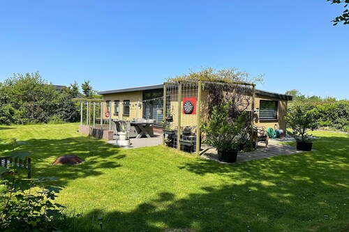 Beau bungalow avec jardin spacieux