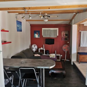 Living area - Mobile home outside campsite 7km from the beach (Roquebrune-sur-Argens)