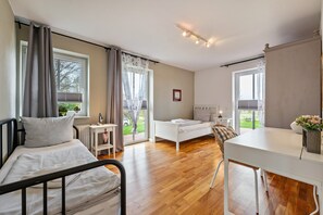 2 bedrooms, free WiFi, bed sheets - Holiday Home 'Schobüll' with Sea View, Private Terrace and Wi-Fi (Nordstrand)