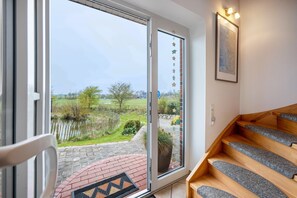 Interior - Holiday home 'Süderhafen' with Sea View, Private Terrace and Wi-Fi (Nordstrand)