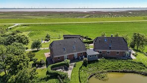 Exterior - Holiday home 'Süderhafen' with Sea View, Private Terrace and Wi-Fi (Nordstrand)