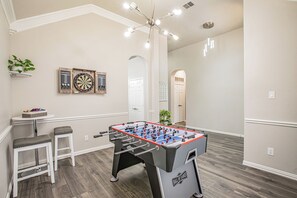 Games room - Modern 1 story - Great Location - Pet Friendly (Irving)