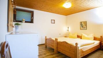 2 Schlafzimmer, Reisekinderbett, kostenloses WLAN, Bettwäsche