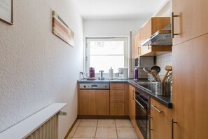 Kylskåp, ugn, spishäll och diskmaskin