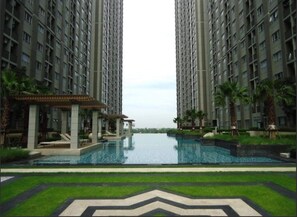 Pool - River view pool gym train market wifi (Nonthaburi)