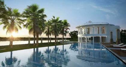 River view pool gym train market wifi