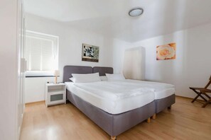 4 chambres, fer et planche à repasser, accès Internet, draps fournis