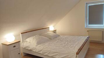 2 Schlafzimmer, Bügeleisen/Bügelbrett, Reisekinderbett, kostenloses WLAN