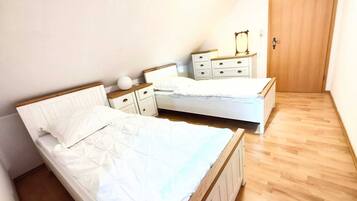 2 Schlafzimmer, Bügeleisen/Bügelbrett, Reisekinderbett, kostenloses WLAN