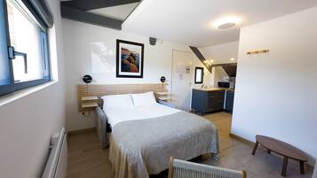 Comfort Studio, Mountain View | Premium bedding, free WiFi, bed sheets