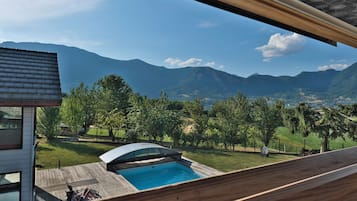 Standard-Doppel- oder -Zweibettzimmer, Bergblick | Blick auf den Garten