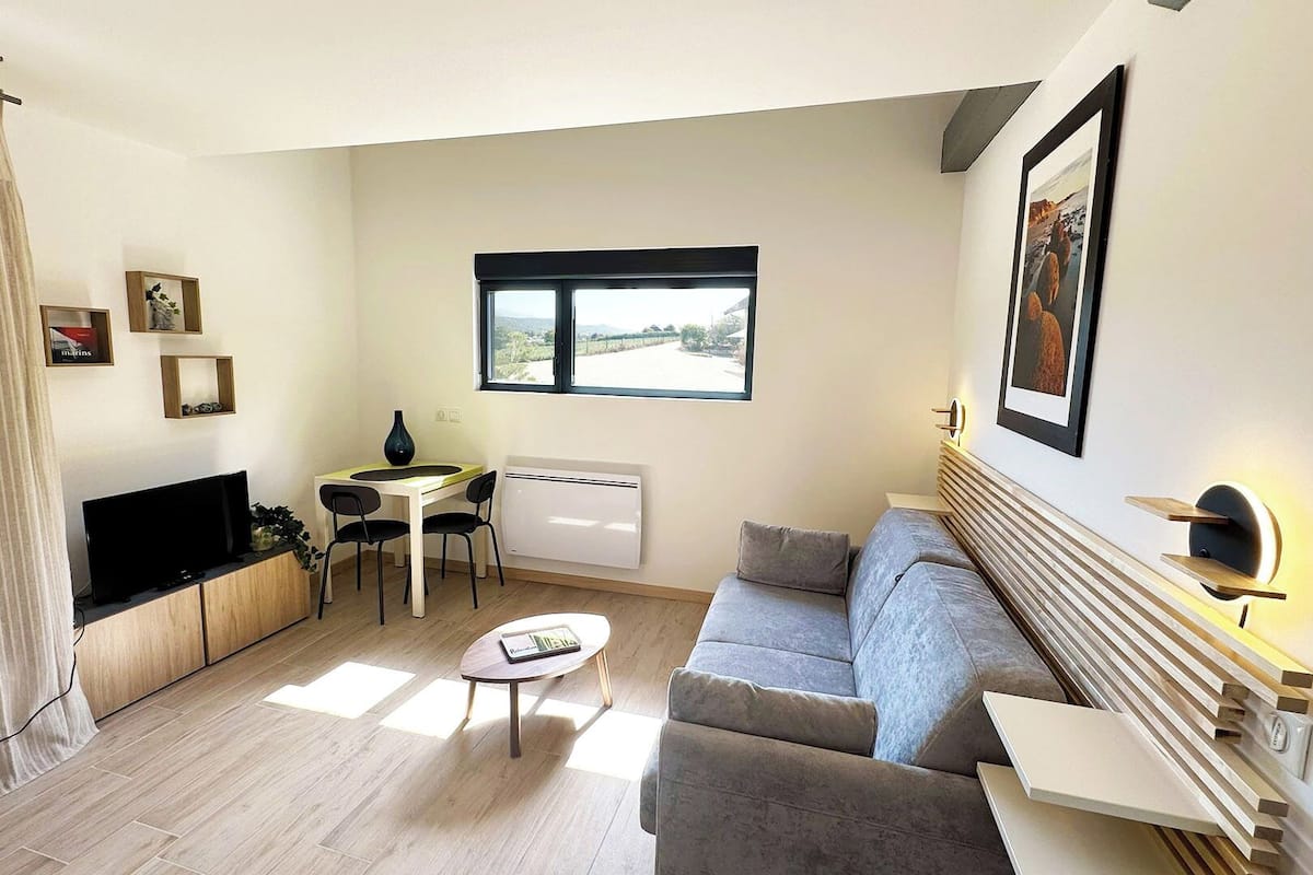 Comfort Studio, Mountain View | Premium bedding, free WiFi, bed sheets