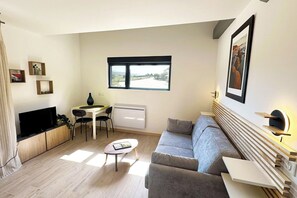 Comfort-studio, vuoristonäköala | Ylelliset vuodevaatteet, ilmainen Wi-Fi, vuodevaatteet