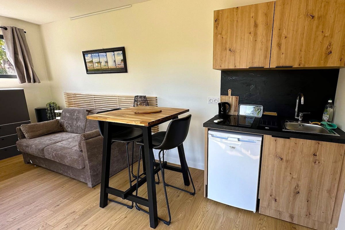 Comfort Studio, Pool View | Premium bedding, free WiFi, bed sheets