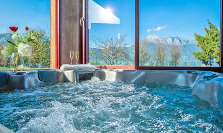 Bañera de hidromasaje interior