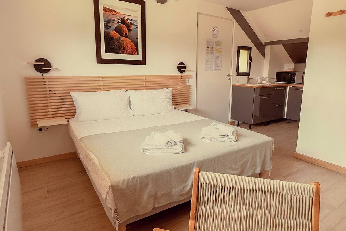 Estudio Confort, vistas a la montaña | Ropa de cama de alta calidad, wifi gratis, ropa de cama