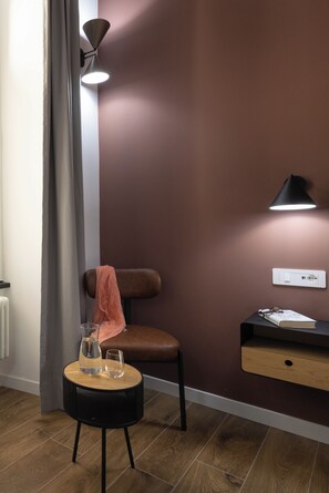 Habitación de diseñador, para no fumadores, baño privado | Sábanas de algodón egipcio, ropa de cama de alta calidad y edredón 