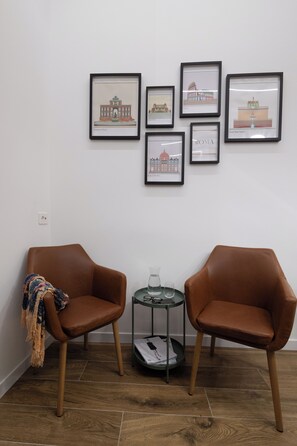 Lobby sitting area - Style & Stone Guest House (Rome)