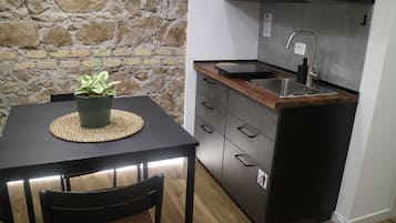 Microondas, parrilla de estufa y cafetera de espresso