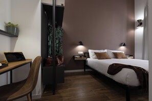 Family Suite, 1 King Bed with Sofa bed, Non Smoking, Kitchenette | Egyptian cotton sheets, premium bedding, down comforters, pillowtop beds - Style & Stone Guest House (Rome)