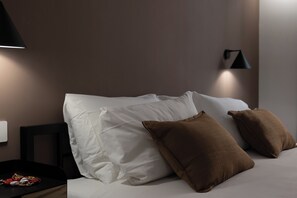 Family Suite, 1 King Bed with Sofa bed, Non Smoking, Kitchenette | Egyptian cotton sheets, premium bedding, down comforters, pillowtop beds - Style & Stone Guest House (Rome)