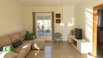 Biệt thự, 4 phòng ngủ, hút thuốc, hồ bơi riêng | Phòng khách | Sách