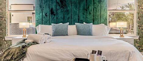 4 soveværelser, skrivebord, strygejern/strygebræt, weekendseng