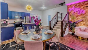 Interior - Comfy 4BR 3BA Ultimate Escape w/Hot tub & Arcade (Dallas)
