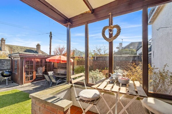 Outdoor dining - The Old Jewellers – Cosy retreat with rich history (Fife)