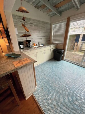 Signature Condo, 3 Bedrooms, Kitchen, City View | Private kitchen | Fridge, microwave, oven, stovetop - Charming Coastal Retreat (Galveston)