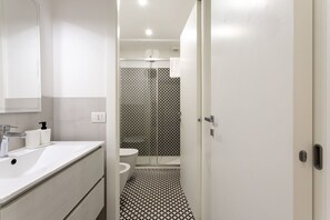 淋浴設備、風筒、坐浴桶