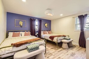 2 bedrooms, desk, WiFi, bed sheets