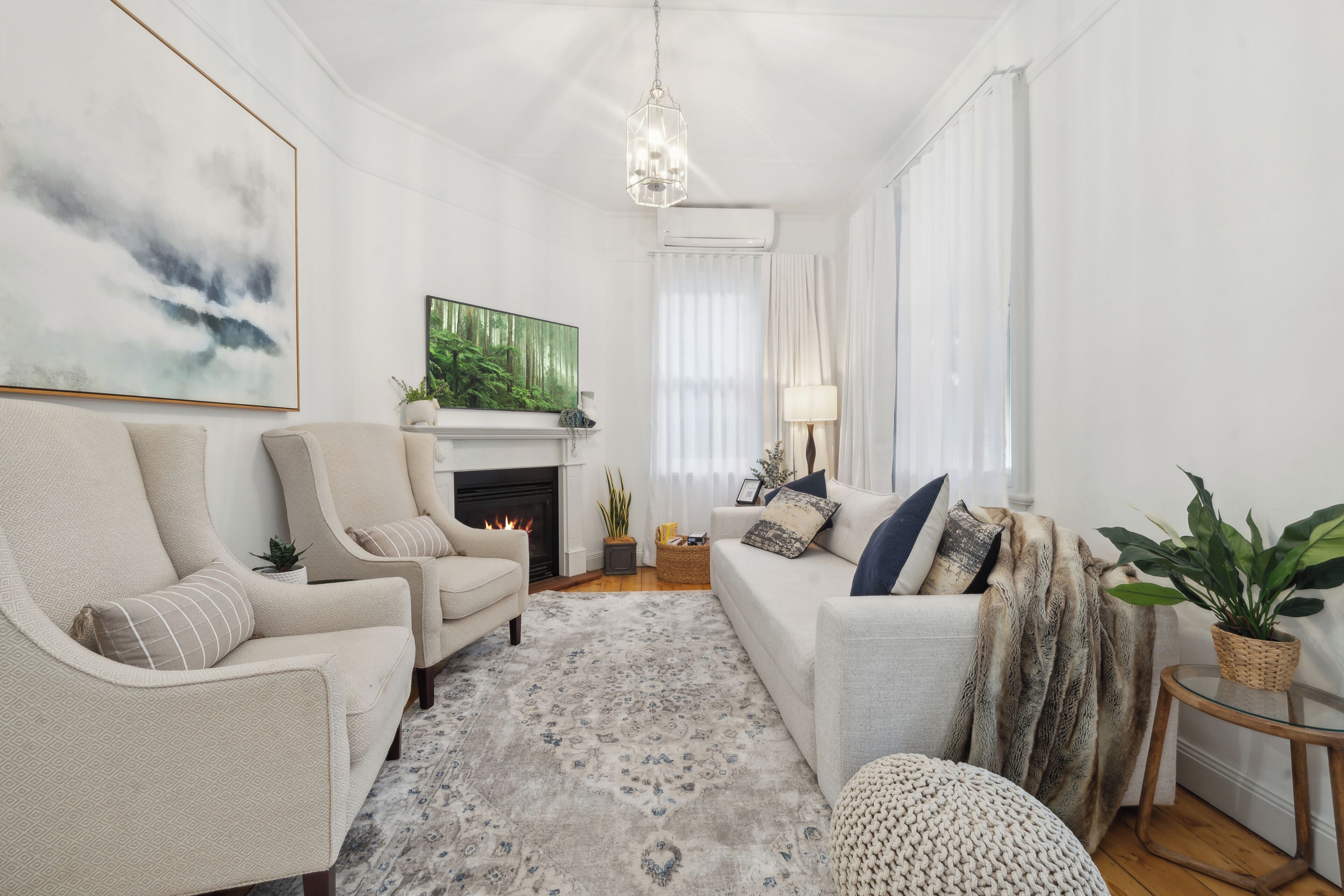 Smart TV, fireplace