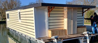 Electro-solar pleasure boat on the Canal de Garonne