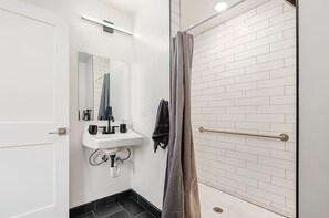Douche, sèche-cheveux
