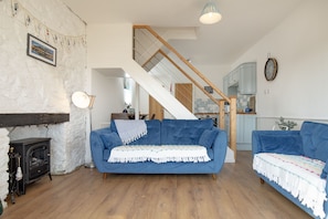 Bay Dream Believer, Brixham. Ground floor: Retreat to the ground floor to discover the open-plan kitchen and sitting area - Bay Dream Believer is situated in the heart of wonderful Brixham (Brixham)