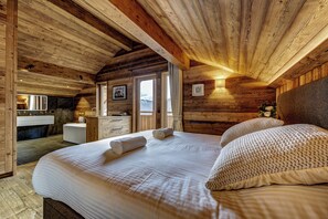 6 bedrooms, iron/ironing board, WiFi, bed sheets