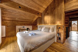 6 عدّة غرف نوم ومكواة/لوح كي وواي فاي وملاءات أسرّة