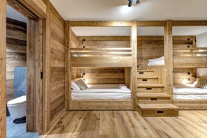 6 chambres, fer et planche à repasser, Wi-Fi, draps fournis