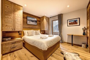 6 habitaciones, tabla de planchar con plancha, wifi y ropa de cama 