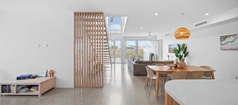 Bluebird Villa - 3min Stroll to Bokarina Beach