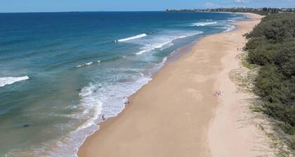 Bluebird Villa - 3min Stroll to Bokarina Beach