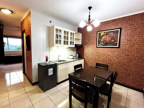 Apartment, 1 Bedroom, Mountain View | Dining room - Premier Room in Albergo Baguio (Baguio)