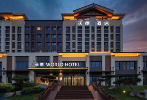 Desk, laptop workspace, iron/ironing board, free WiFi