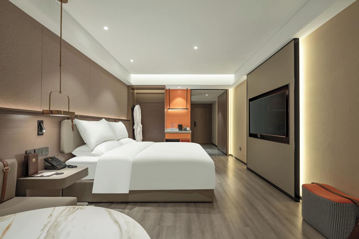 Executive Double Room | Desk, laptop workspace, iron/ironing board, free WiFi