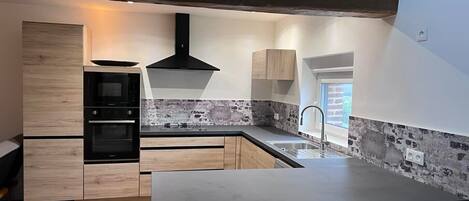 Appartement Deluxe | Cuisinette privée | Bouilloire électrique