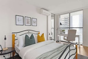 2 habitaciones, tabla de planchar con plancha, wifi y ropa de cama