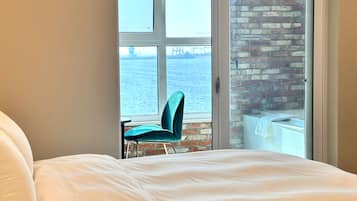 Super Superior Twin Room, Shower Grab Bars, River View | 1 bedroom, free WiFi